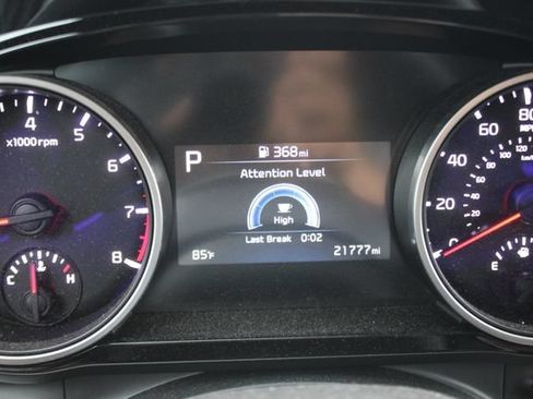 Used 2024 Kia Carnival EX FWD image 16