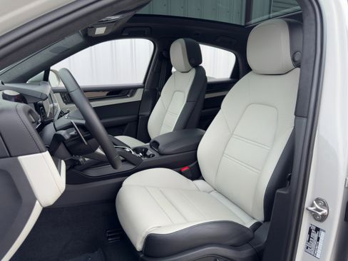 Used 2024 Porsche Cayenne Turbo image 54