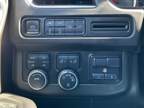 Used 2021 Chevrolet Suburban Z71 w/ Luxury Package AWD/4WD image 53