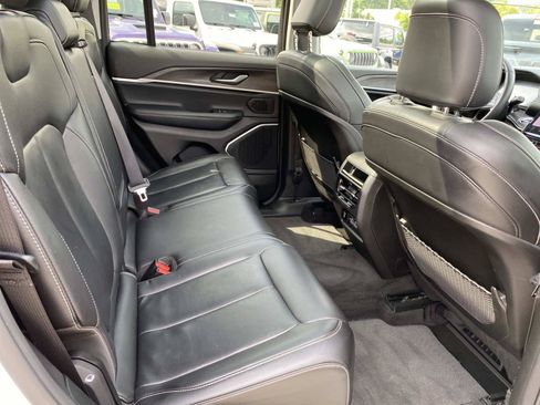 Certified 2022 Jeep Grand Cherokee Limited AWD/4WD image 25
