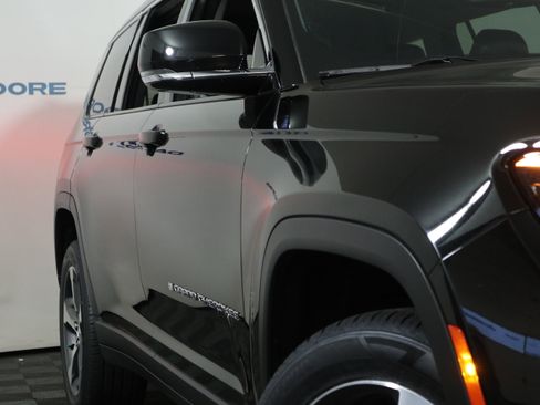 Used 2023 Jeep Grand Cherokee L Limited image 3