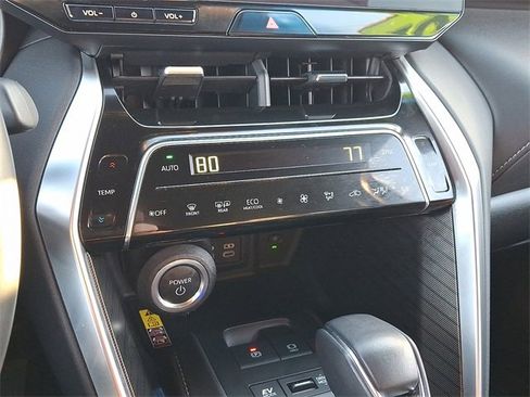 Certified 2024 Toyota Venza XLE image 15