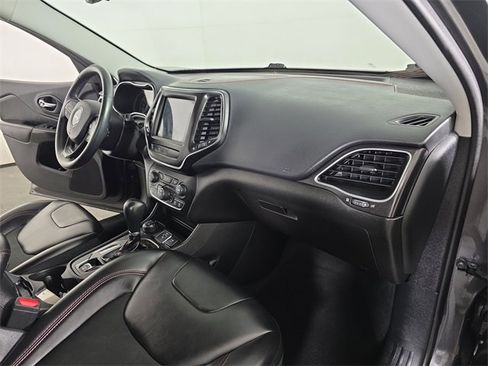 Used 2019 Jeep Cherokee Trailhawk w/ Cold Weather Group image 20