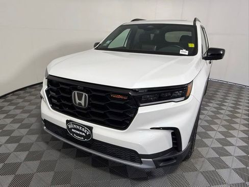 Used 2024 Honda Pilot TrailSport image 2