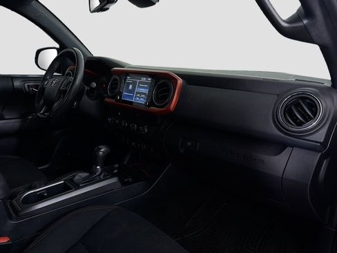 Used 2020 Toyota Tacoma TRD Sport image 26