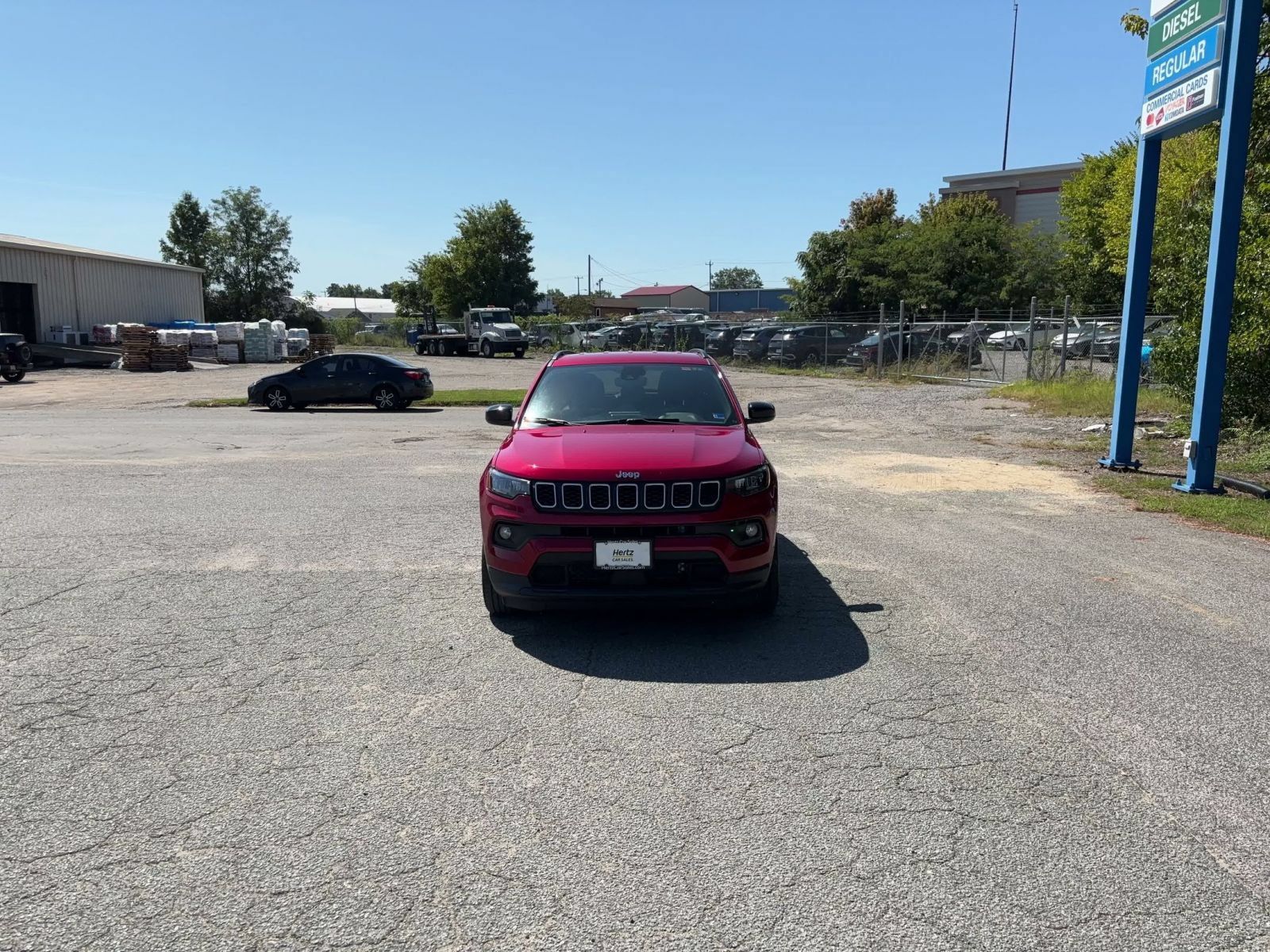 Used 2025 Jeep Compass Latitude AWD/4WD image 4
