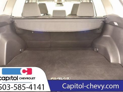 Used 2020 Toyota RAV4 XLE w/ Carpet Mat Package AWD/4WD image 26