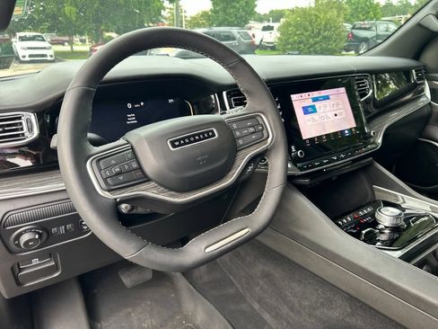Used 2022 Jeep Wagoneer Series II AWD/4WD image 10