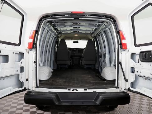 Used 2018 Chevrolet Express 2500 w/ Driver Convenience Package RWD image 19