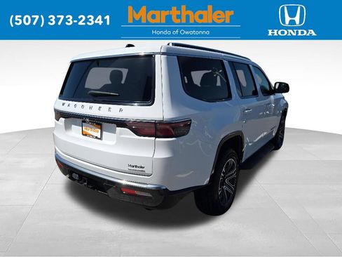 Used 2024 Jeep Wagoneer Series II w/ Flexible Seating Group AWD/4WD image 5