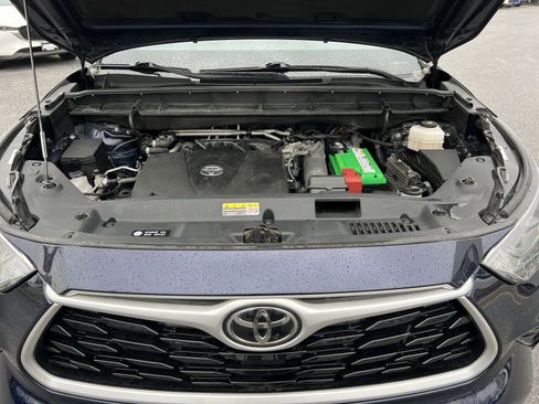 Used 2022 Toyota Highlander XLE image 28