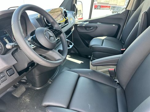 New 2025 Mercedes-Benz Sprinter 2500 image 10