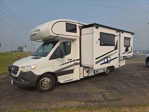 Used 2023 Mercedes-Benz Sprinter 3500 image 4