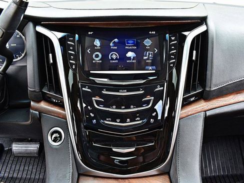 Used 2020 Cadillac Escalade Luxury RWD image 29