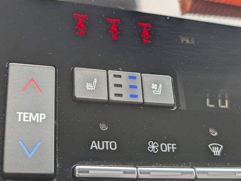Used 2019 Toyota Avalon Limited w/ Advanced Safety Package FWD image 16