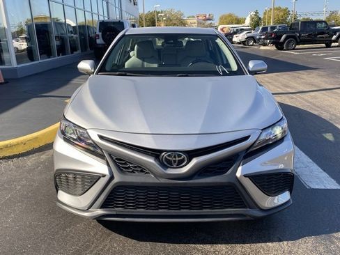 Used 2023 Toyota Camry SE image 3
