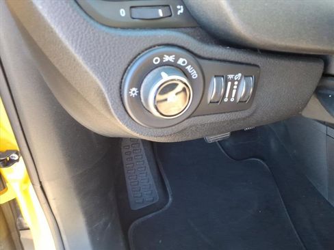 Used 2016 FIAT 500X Trekking Plus image 11