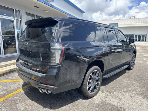 Used 2025 Chevrolet Suburban RST w/ Comfort Package RWD image 8