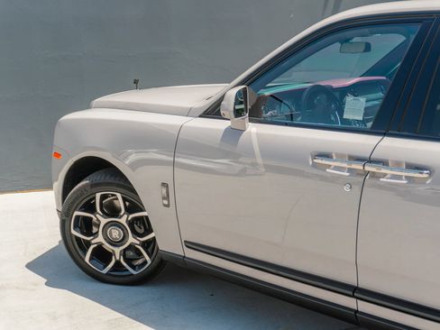 Used 2024 Rolls-Royce Cullinan Black Badge AWD/4WD image 46