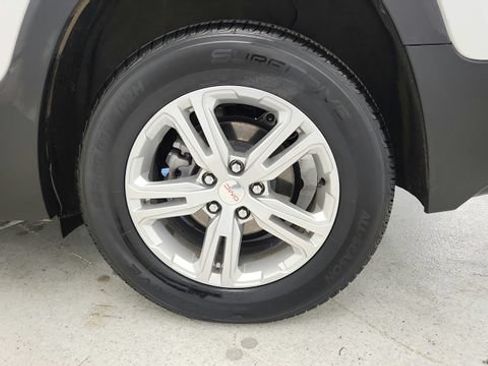 Used 2024 GMC Terrain SLE FWD image 9