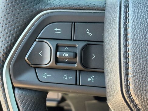 Used 2025 Toyota Tacoma SR5 AWD/4WD image 10