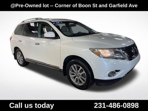 Used 2016 Nissan Pathfinder SL w/ SL Tech Package AWD/4WD image 7