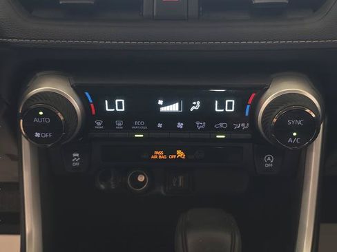 Used 2025 Toyota RAV4 XLE AWD/4WD image 20