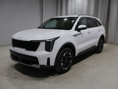 Used 2024 Kia Sorento S AWD/4WD image 5