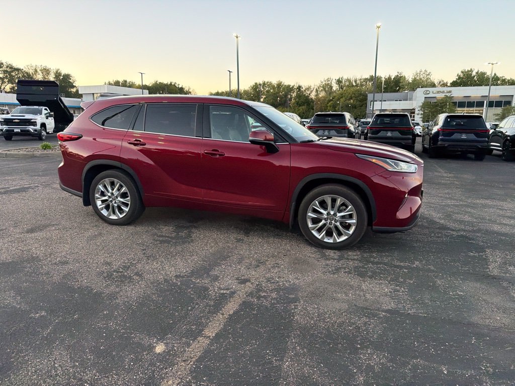 Used 2021 Toyota Highlander Limited AWD/4WD image 11