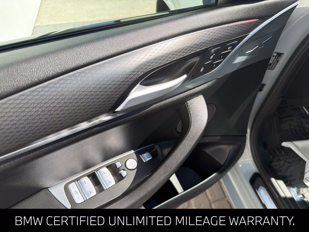 Certified 2025 BMW X4 xDrive30i w/ M Sport Package AWD/4WD image 33