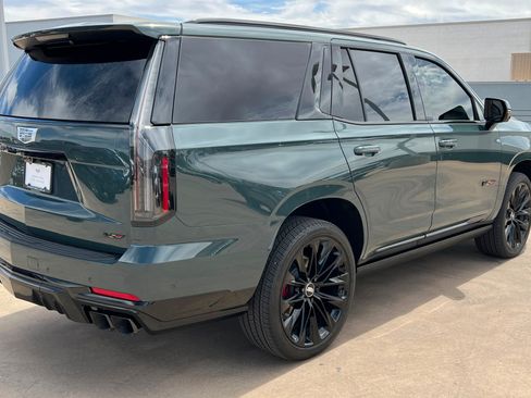 Certified 2025 Cadillac Escalade V w/ LPO, ONYX Package AWD/4WD image 6