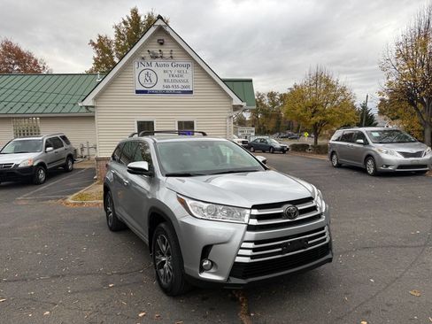Used 2017 Toyota Highlander Plus image 1