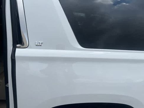 Used 2020 Chevrolet Suburban LT image 9