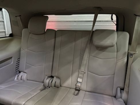 Used 2016 Cadillac Escalade Luxury AWD/4WD image 25