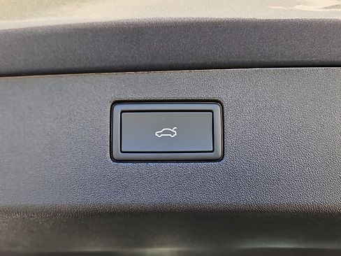 New 2026 Volkswagen Tiguan SE image 7