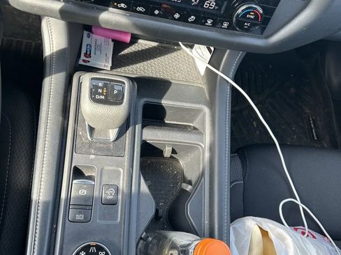 Used 2023 Nissan Pathfinder S image 19