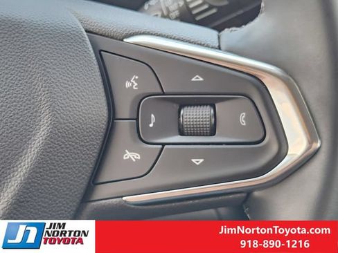 Used 2025 Chevrolet Trax ACTIV w/ Driver Confidence Package FWD image 30