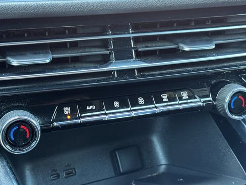 Used 2025 Chevrolet Traverse Z71 image 33