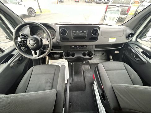 Used 2019 Freightliner Sprinter 3500 image 8