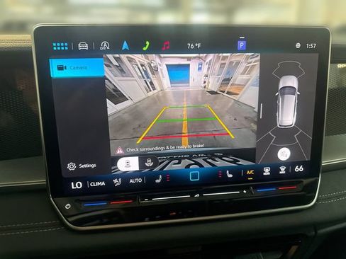 Certified 2025 Volkswagen Tiguan SE AWD/4WD image 24