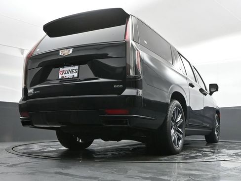 Used 2024 Cadillac Escalade ESV Sport w/ Touring Package image 42