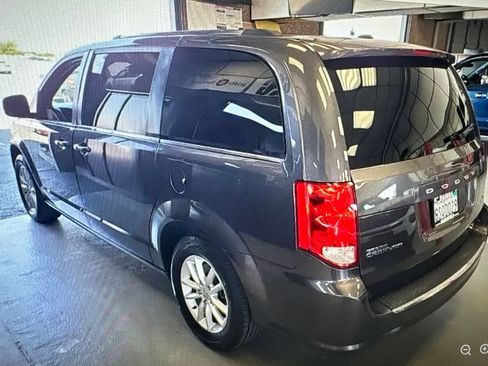 Used 2019 Dodge Grand Caravan SXT FWD image 2