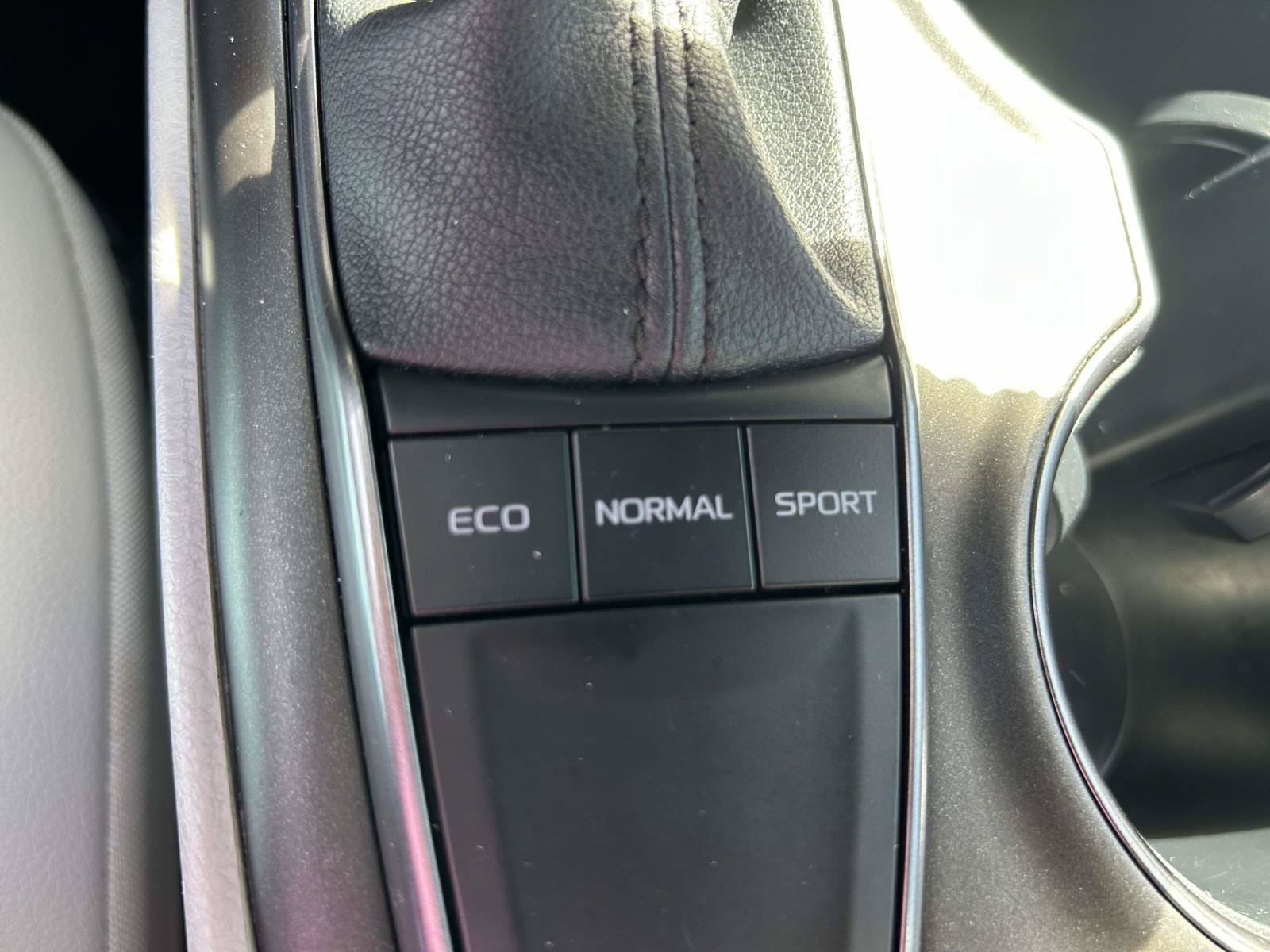 Used 2023 Toyota Camry SE FWD image 14