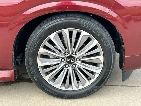 Used 2025 INFINITI QX80 Sensory AWD/4WD image 10