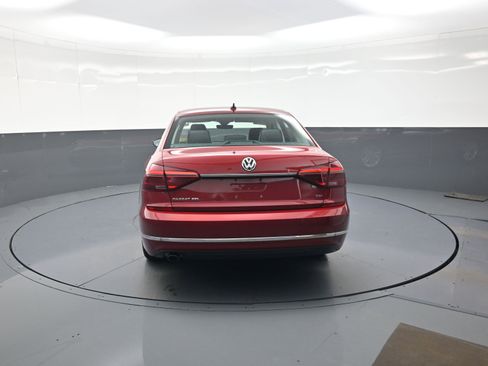 Used 2017 Volkswagen Passat 1.8T SEL Premium FWD image 4