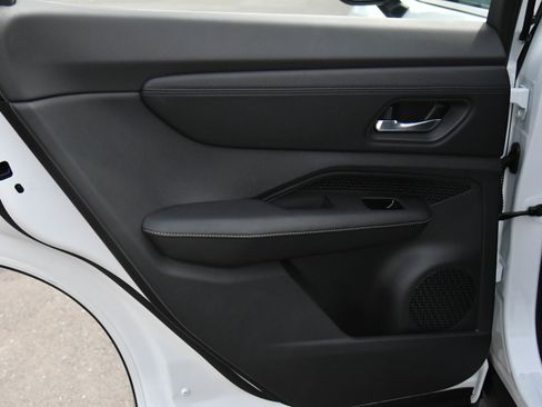 Used 2024 Nissan Ariya FWD image 42