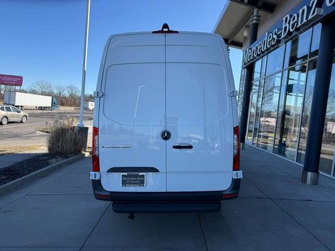 New 2024 Mercedes-Benz eSprinter 170 Cargo image 6