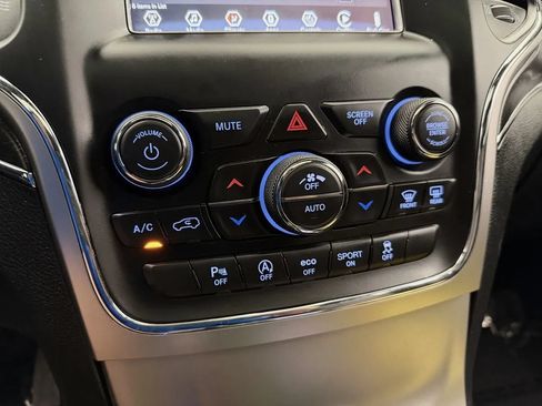 Used 2018 Jeep Grand Cherokee Limited AWD/4WD image 27