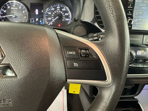 Used 2018 Mitsubishi Outlander ES image 17