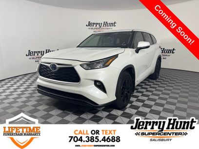 Used 2023 Toyota Highlander LE
